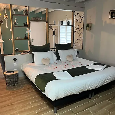 Le Petit Paradis De Marcelise Gæstehus 4*